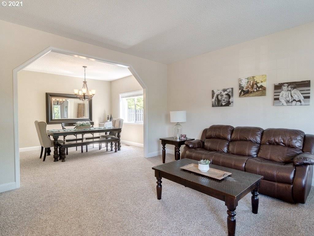 Lake Oswego, OR 97035,5923 BAY POINT DR