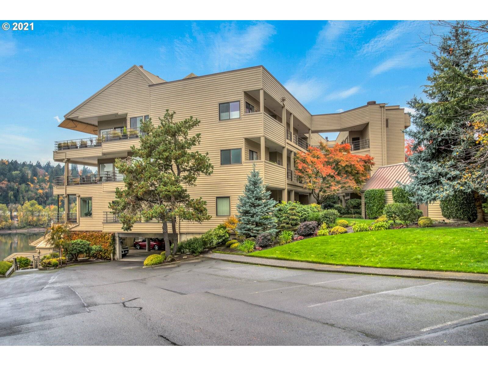 Portland, OR 97202,278 SE SPOKANE ST #3