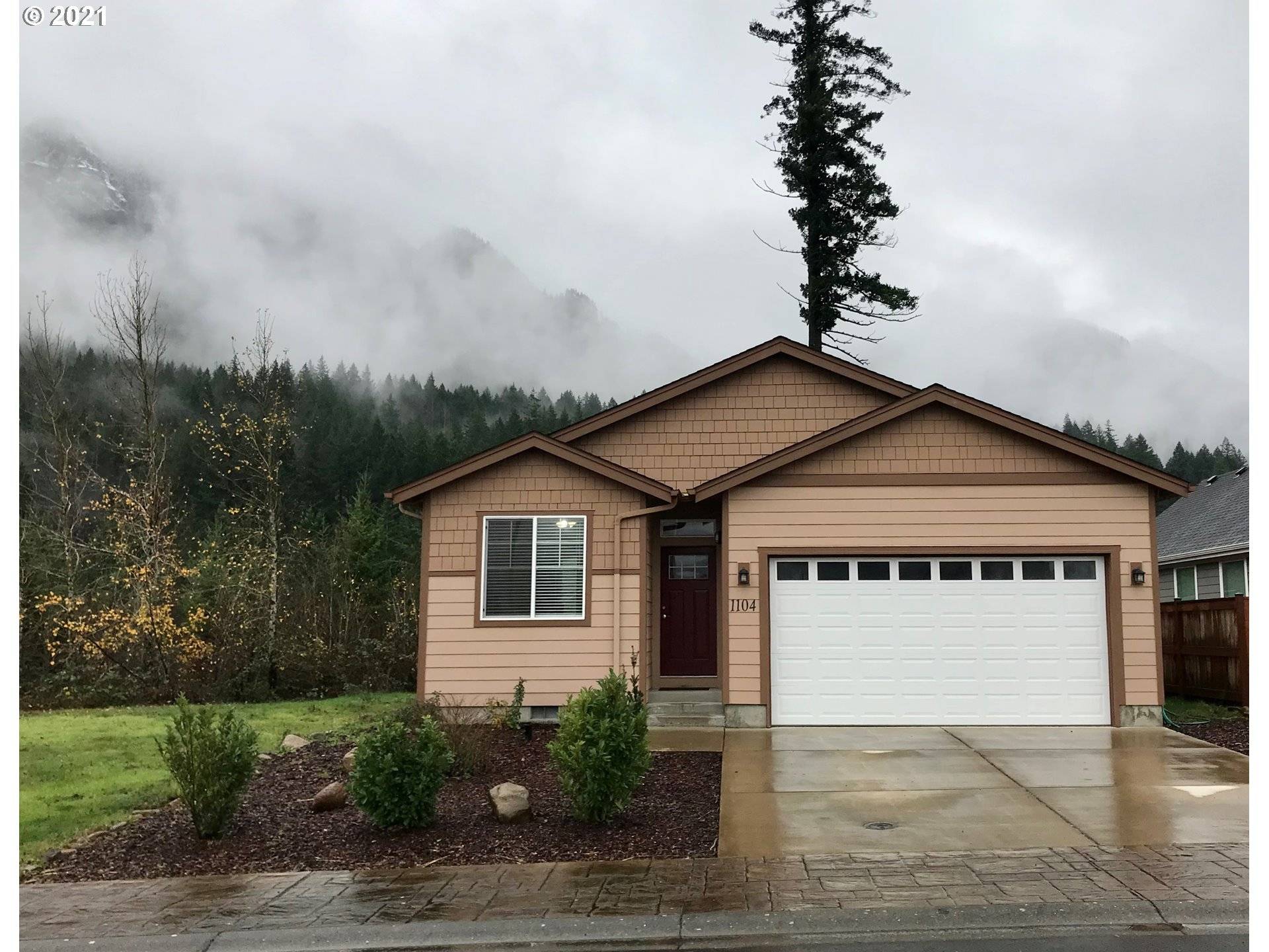 Cascade Locks, OR 97014,1104 SE windsong DR