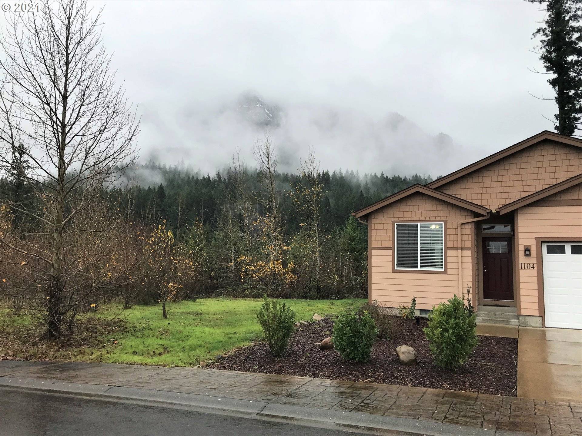 Cascade Locks, OR 97014,1104 SE windsong DR