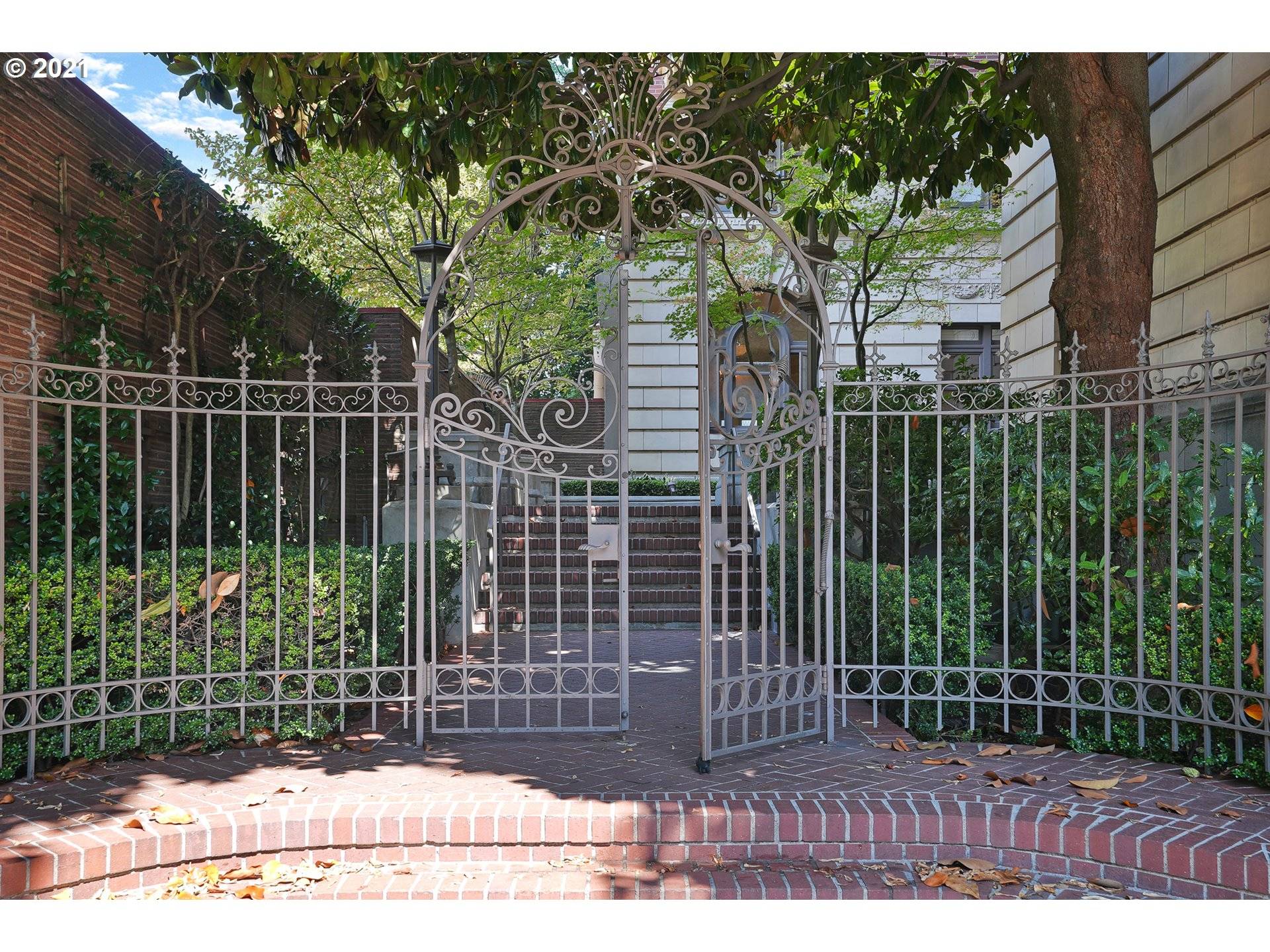 Portland, OR 97210,2141 NW DAVIS ST #103