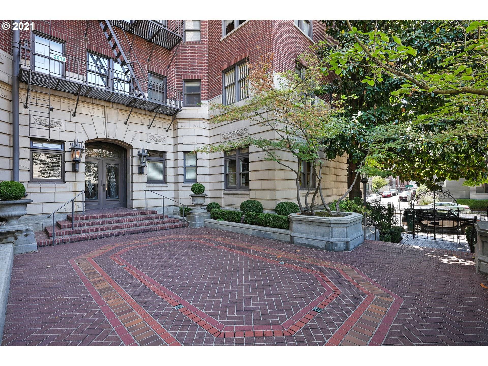 Portland, OR 97210,2141 NW DAVIS ST #103