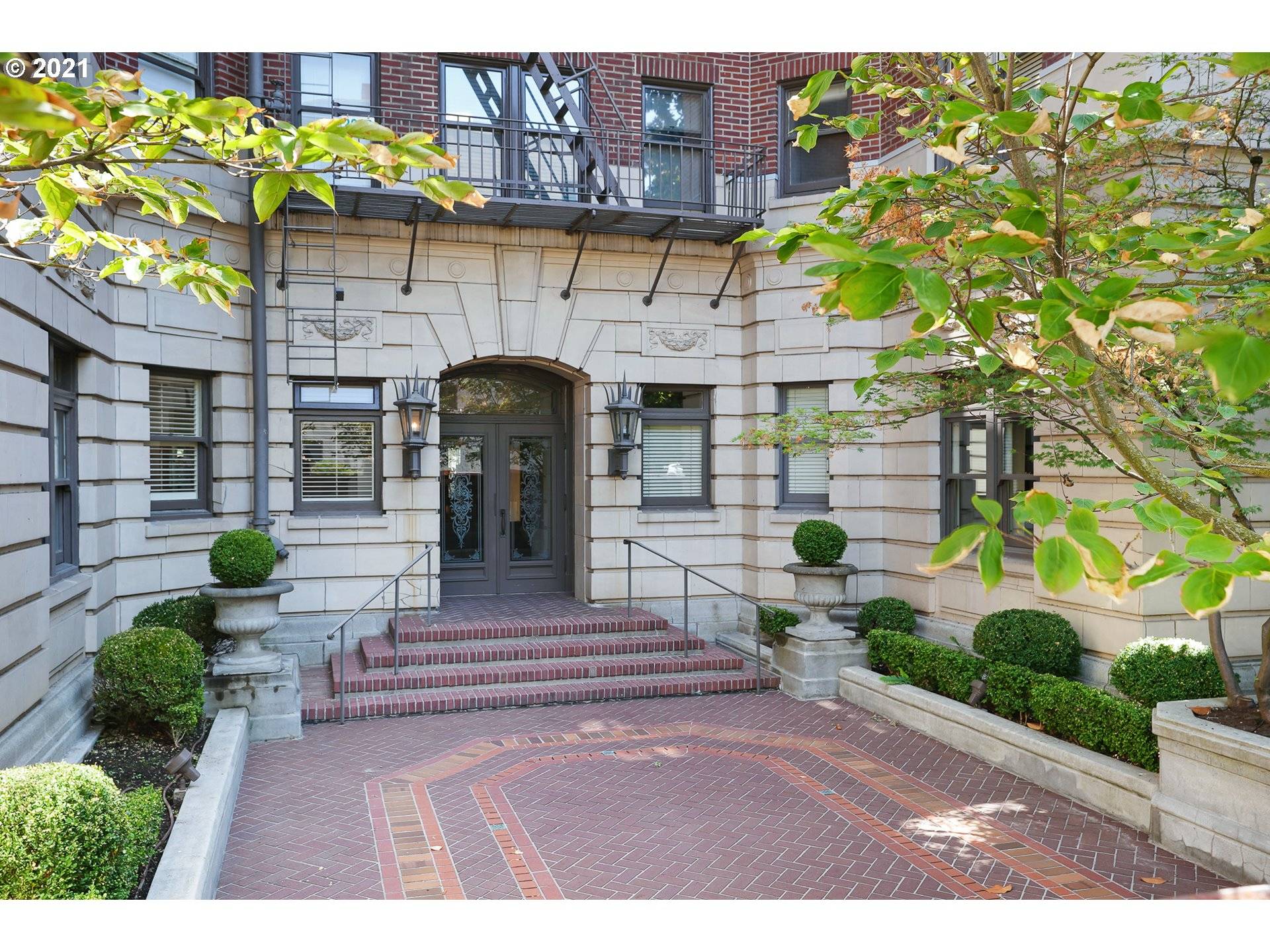 Portland, OR 97210,2141 NW DAVIS ST #103