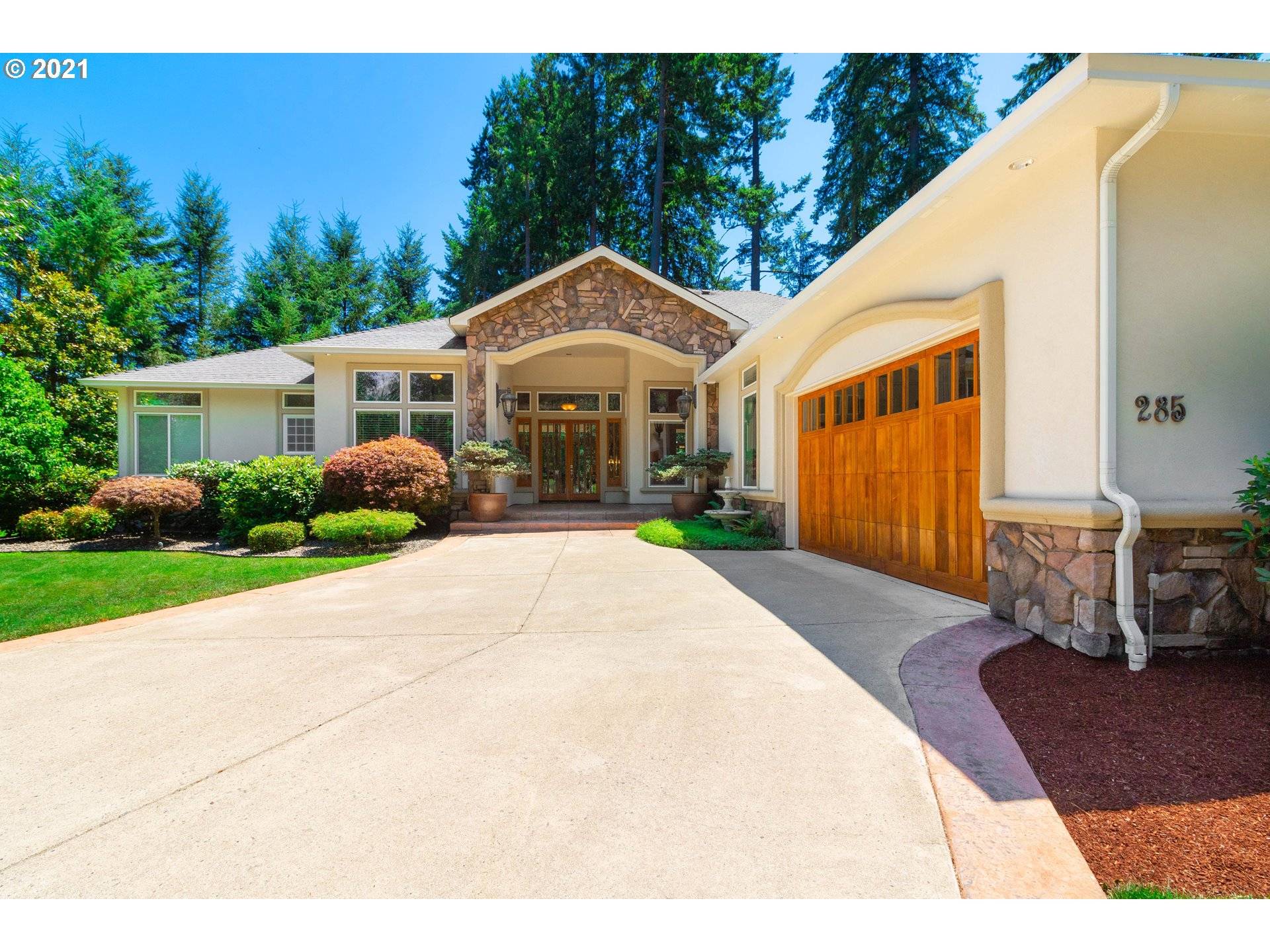 Roseburg, OR 97471,285 RIVER CLUB DR