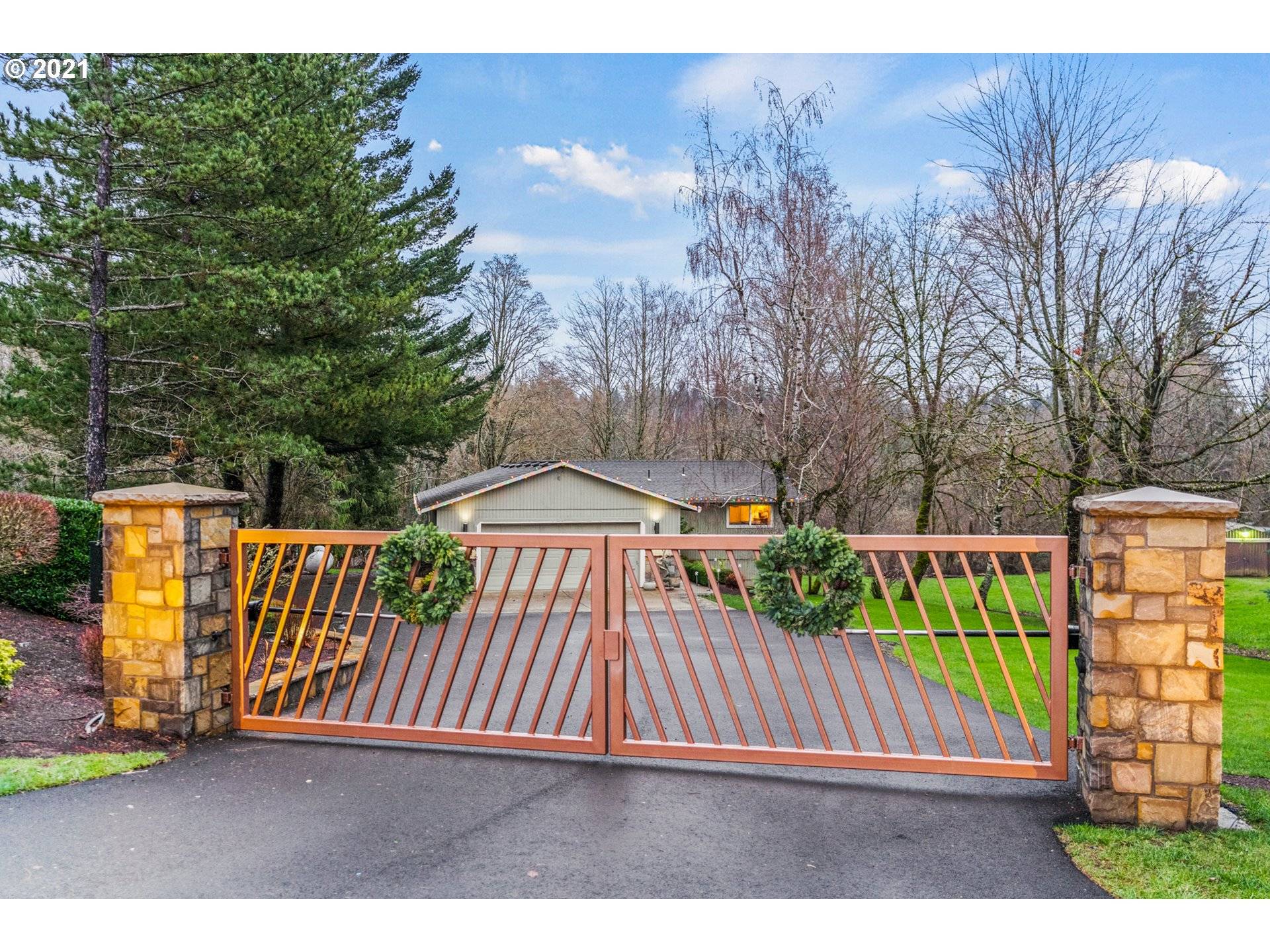 Corbett, OR 97019,716 NE EVANS RD