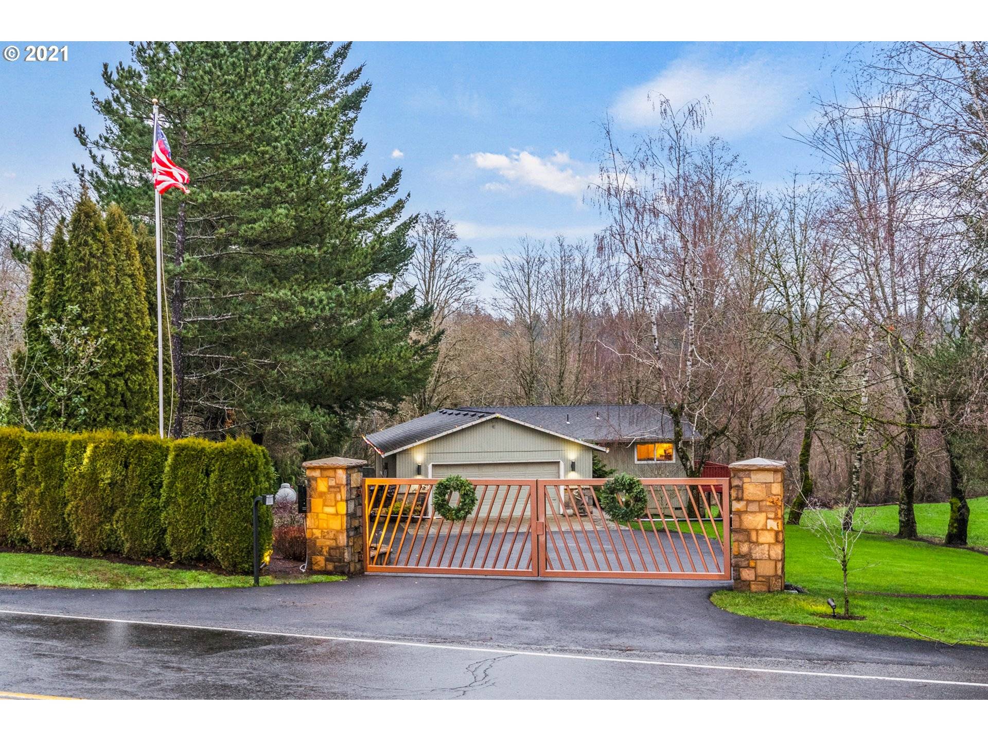 Corbett, OR 97019,716 NE EVANS RD