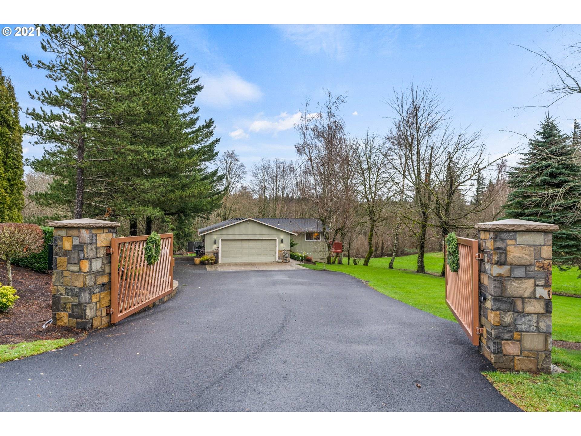 Corbett, OR 97019,716 NE EVANS RD