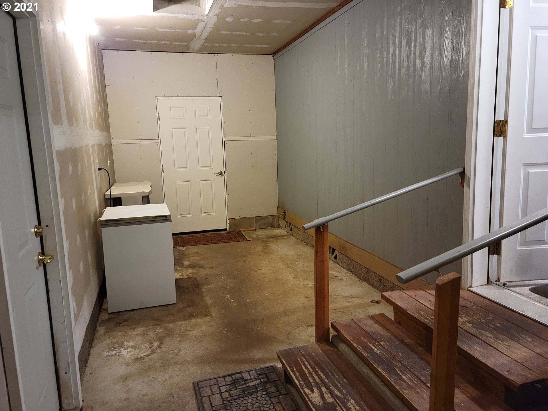 855 12TH CT SW, Bandon, OR 97411