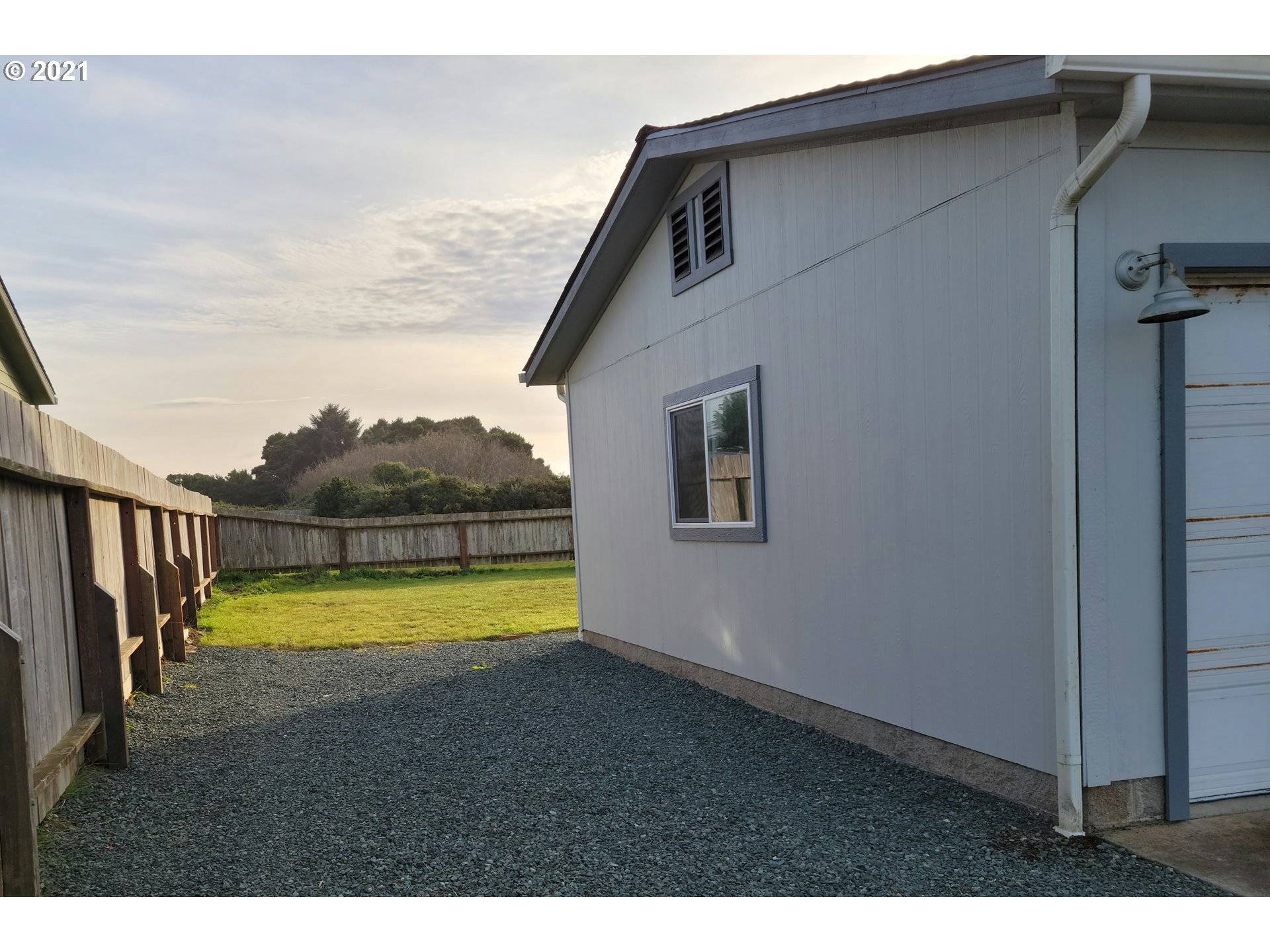 855 12TH CT SW, Bandon, OR 97411