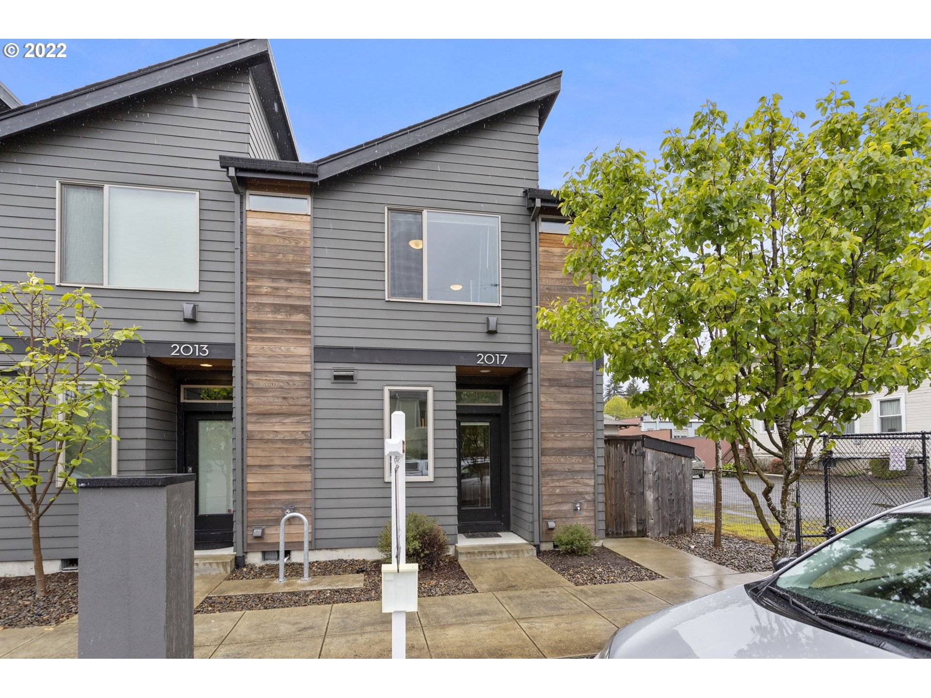 Portland, OR 97214,2017 SE YAMHILL ST