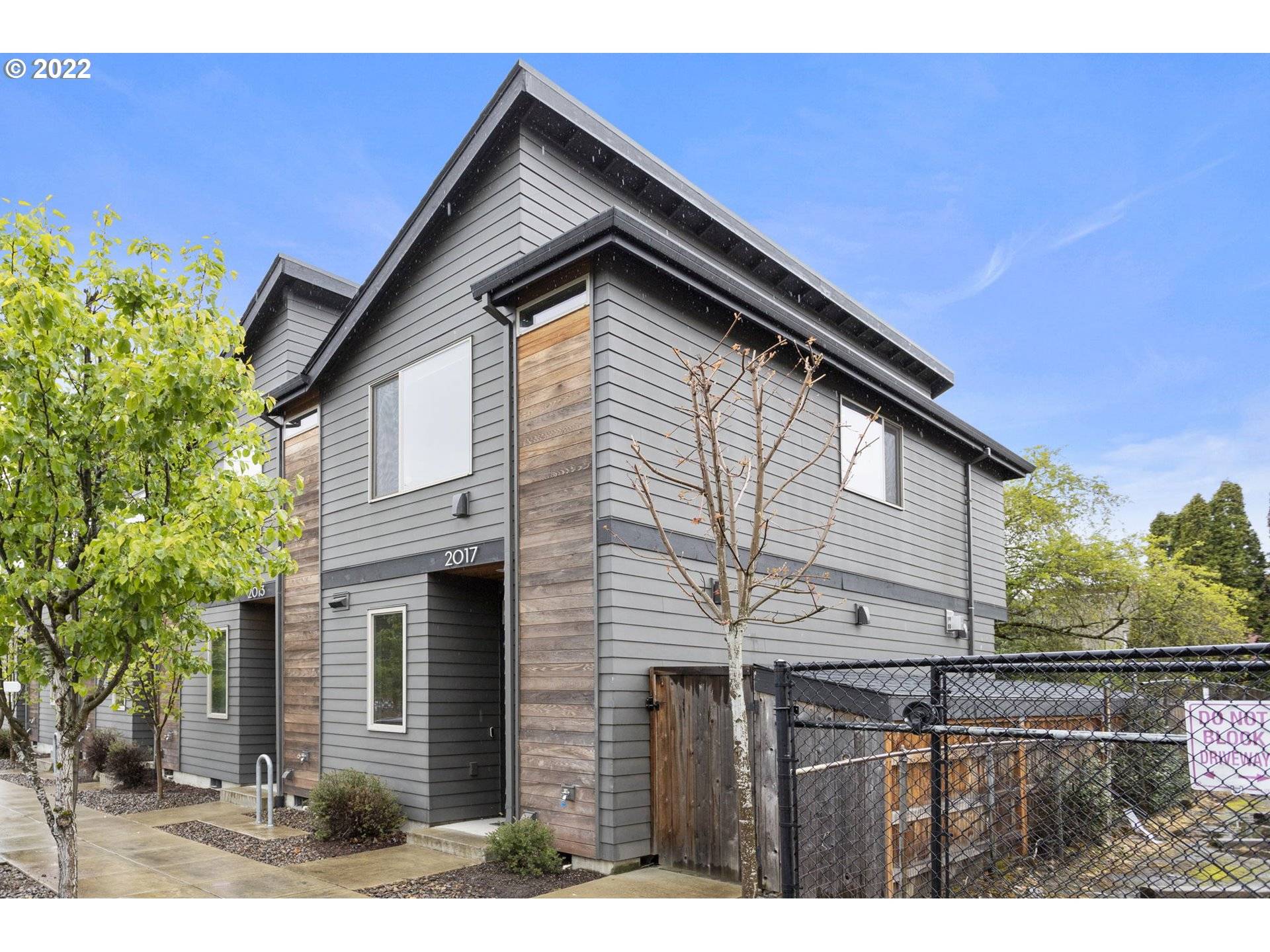 Portland, OR 97214,2017 SE YAMHILL ST