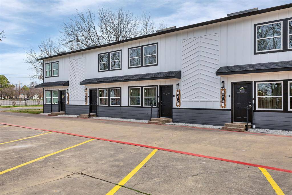 Irving, TX 75060,208 W 5th Street