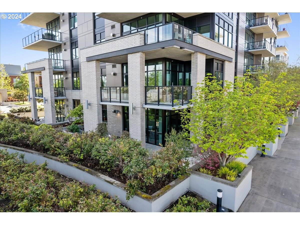 Portland, OR 97209,1830 NW RIVERSCAPE ST #107