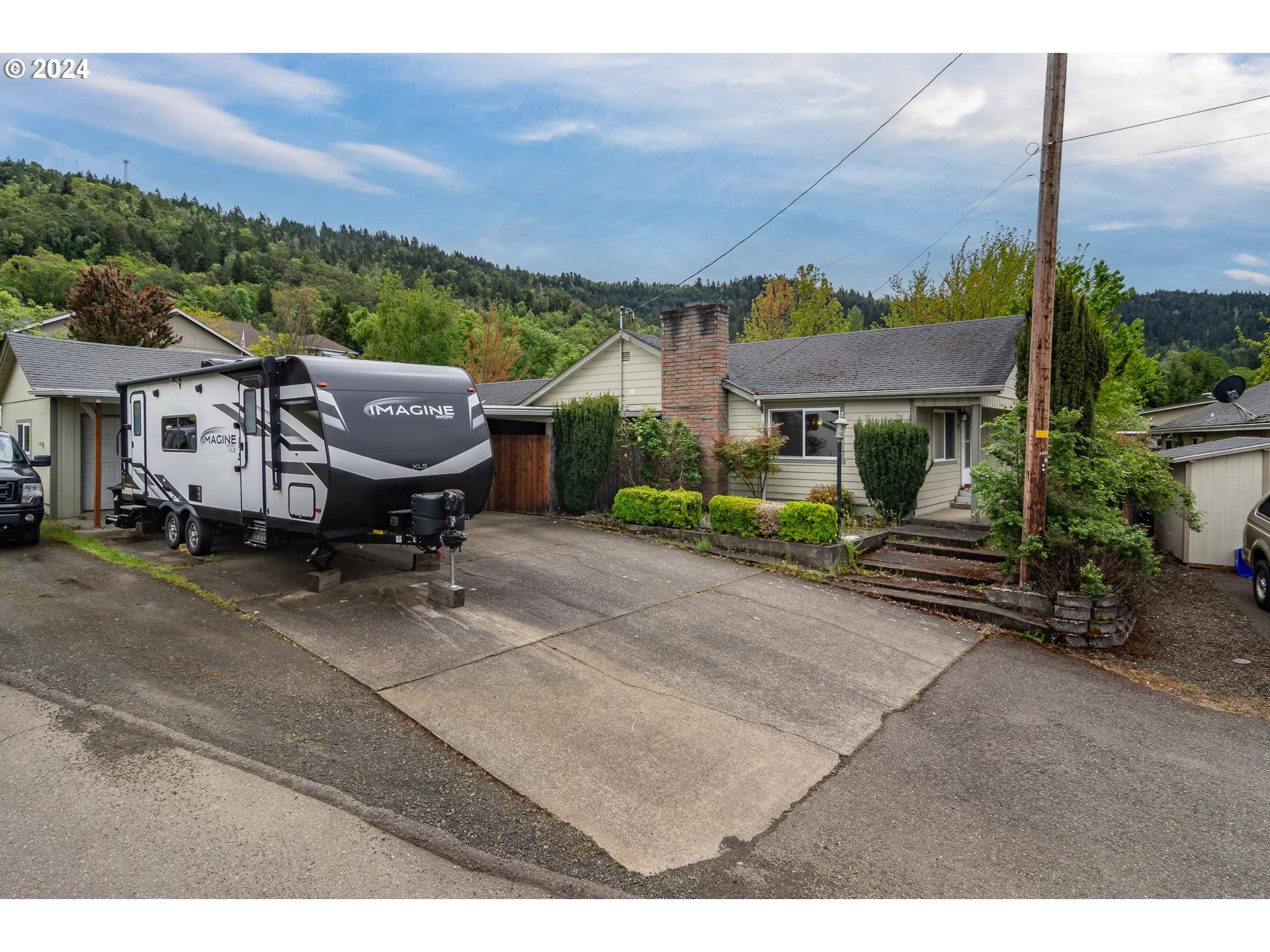 Roseburg, OR 97471,105 BARRON CT