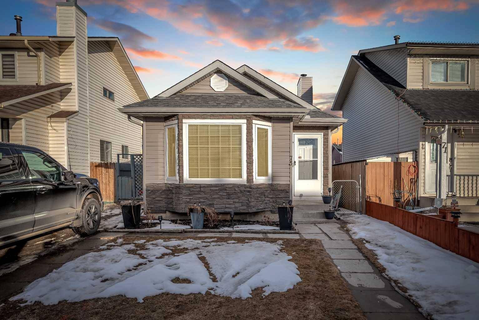 Calgary, AB T3J2W1,75 Martindale CRES NE