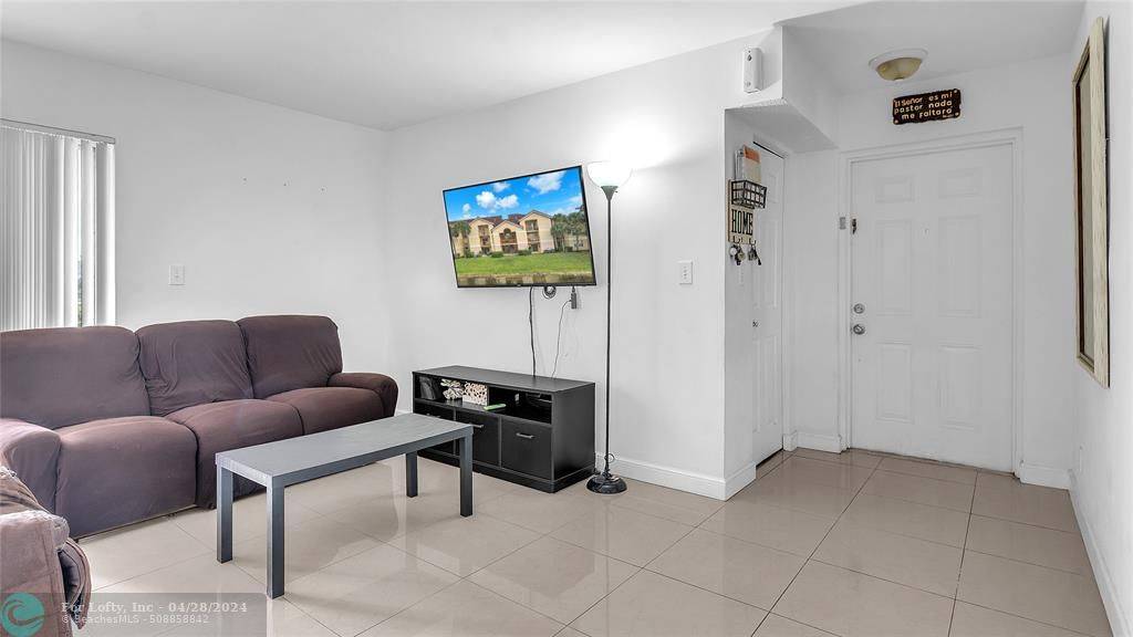 Tamarac, FL 33321,7610 Westwood Dr #103