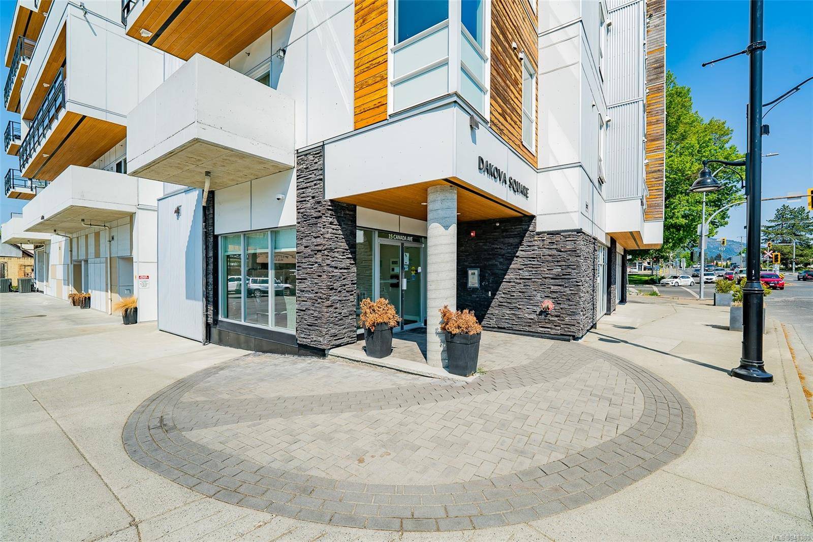 Duncan, BC V9L 1T3,15 Canada Ave #209