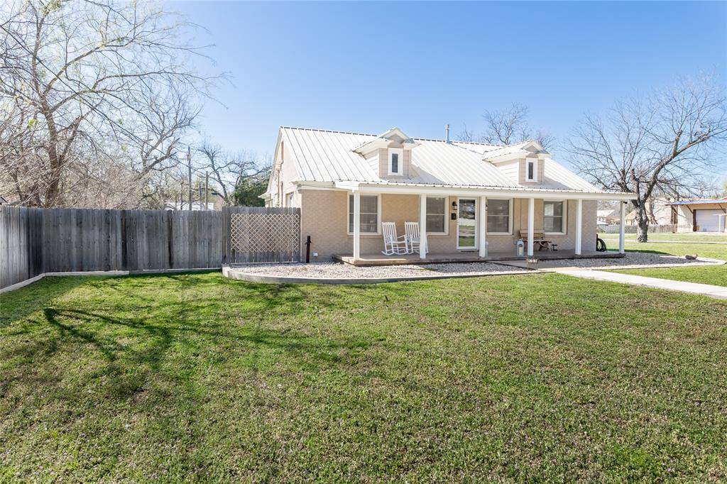 Brady, TX 76825,507 W 15th Street