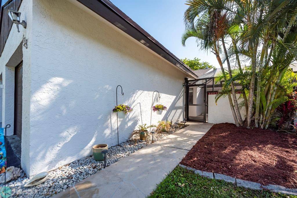 Tamarac, FL 33321,6348 Pinehurst Cir E.  #6348