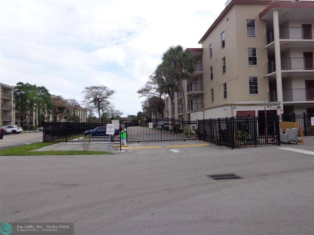 Lauderdale Lakes, FL 33313,2600 NW 49th Ave  #312