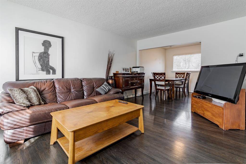 Calgary, AB T2M 2J5,1832 27 AVE NW