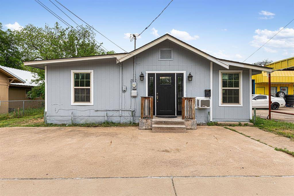 Cleburne, TX 76031,1133 E Henderson Street