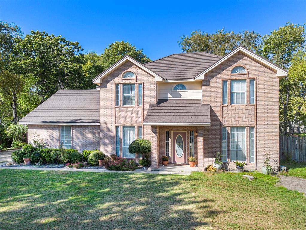 Fort Worth, TX 76179,8933 Crest Wood Drive