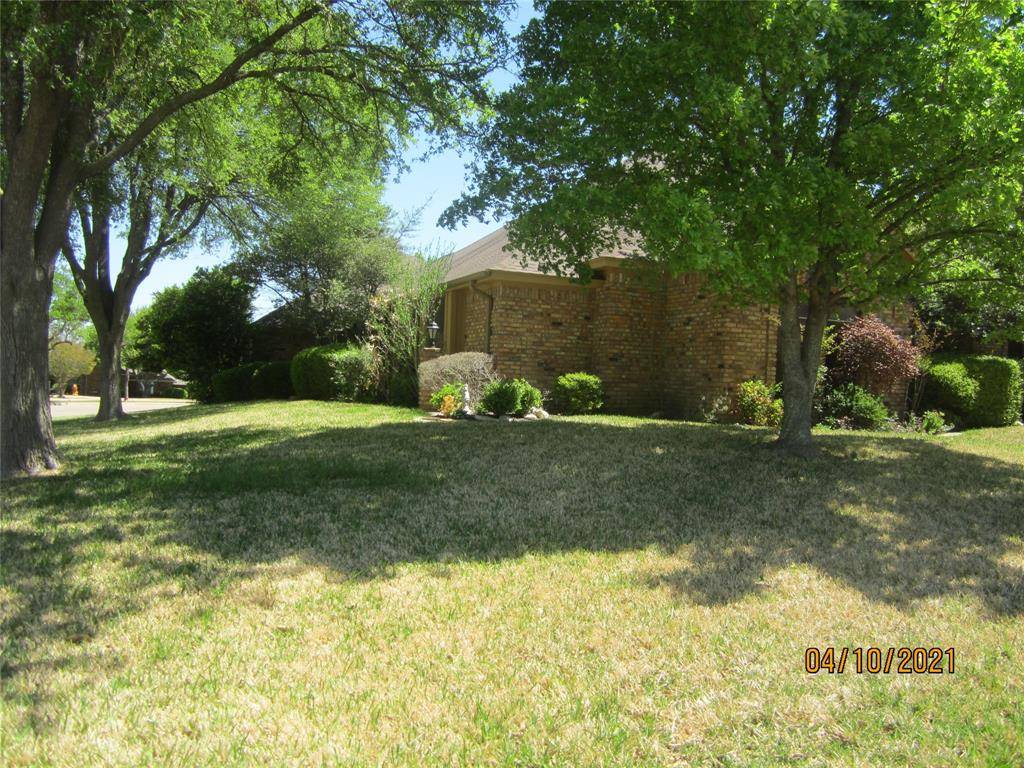 Desoto, TX 75115,528 S Silver Creek Circle