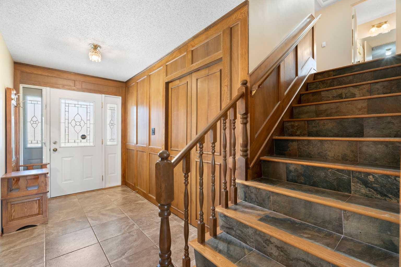 Calgary, AB T2J 3Y4,239 Parkland CRES SE