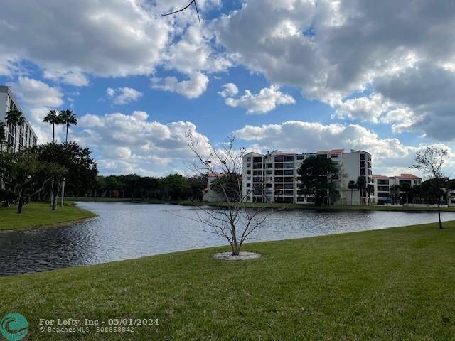 Pompano Beach, FL 33069,2232 N Cypress Bend Dr  #101