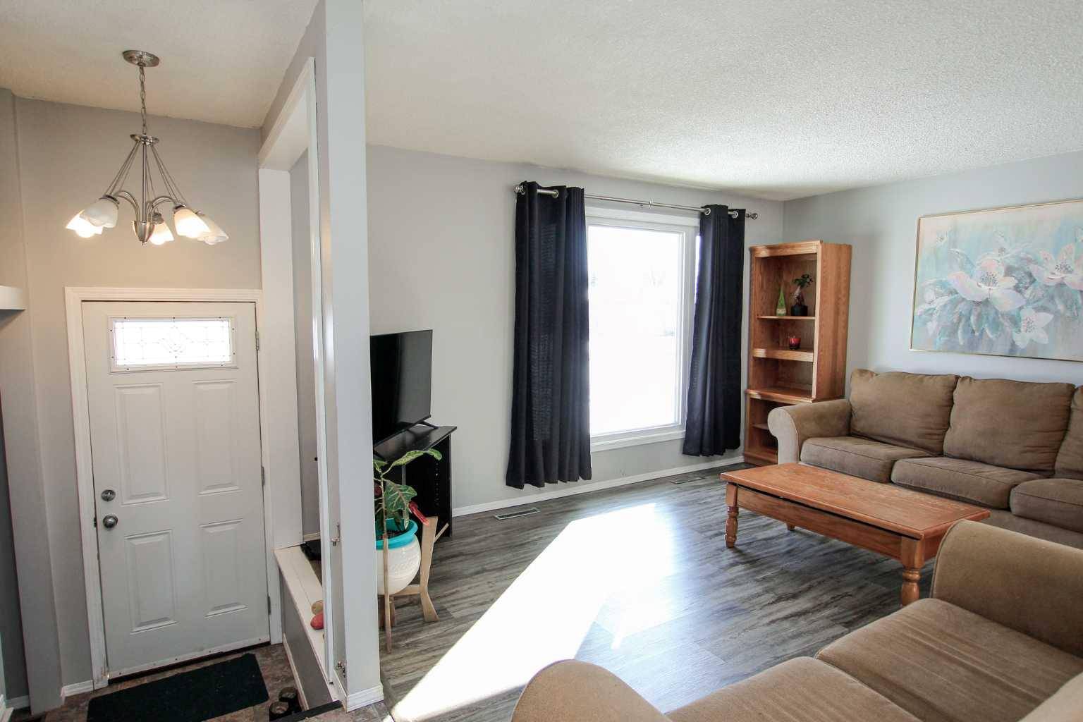 Red Deer, AB T4N 0A5,55 Sherwood CRES