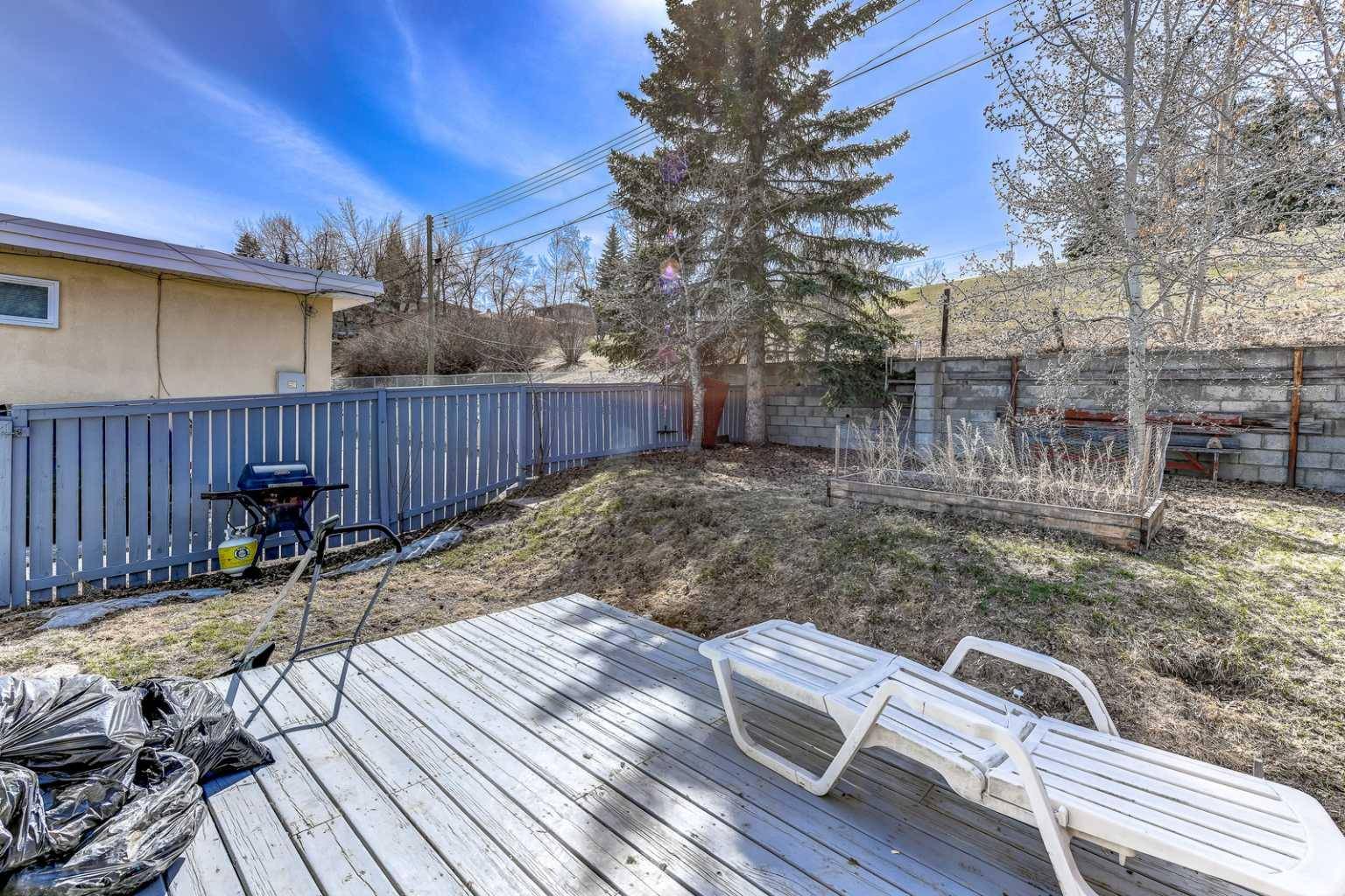 Calgary, AB T2T 4S5,2419 17A ST SW