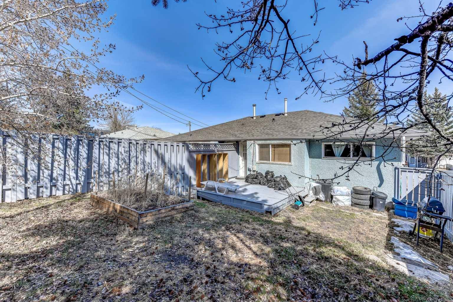 Calgary, AB T2T 4S5,2419 17A ST SW