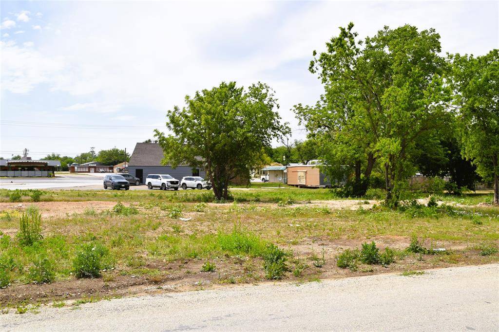 Coleman, TX 76834,106 Roselawn