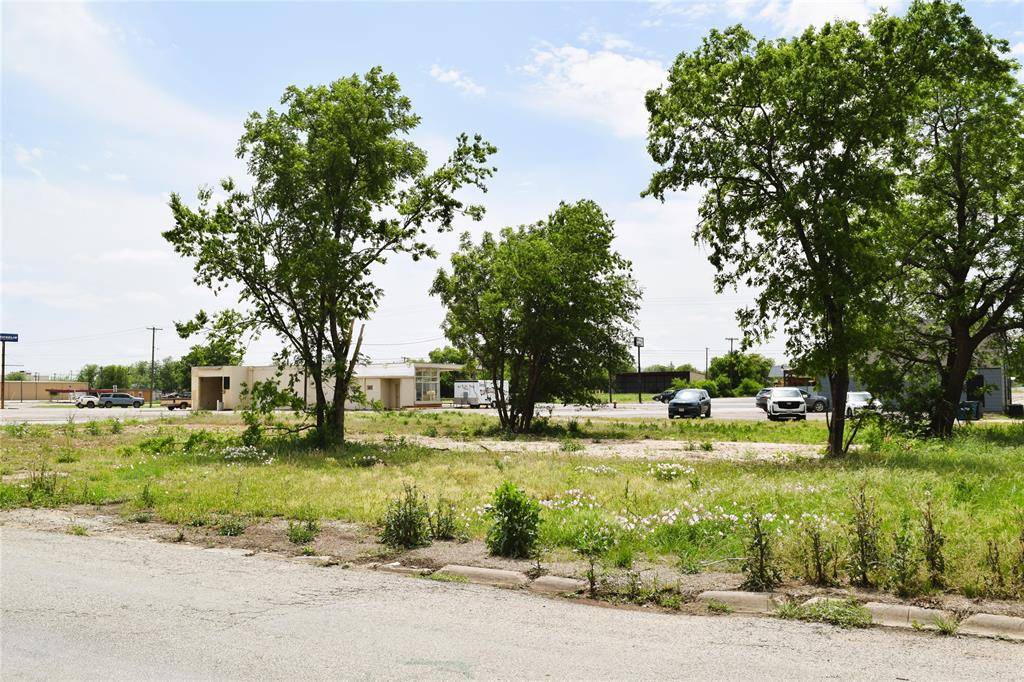 Coleman, TX 76834,106 Roselawn