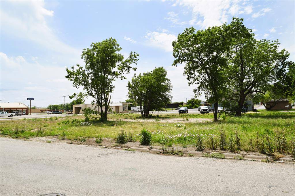 Coleman, TX 76834,106 Roselawn