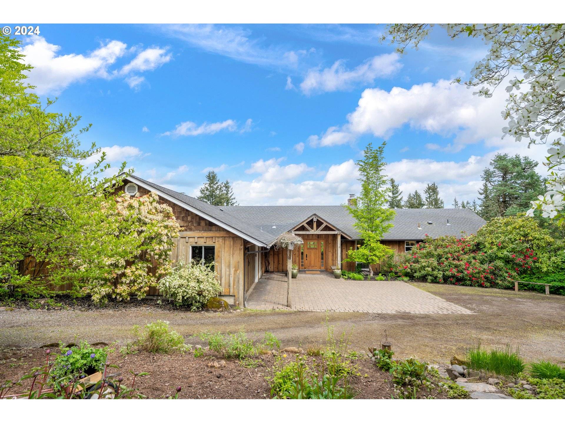 West Linn, OR 97068,19350 SUNCREST DR