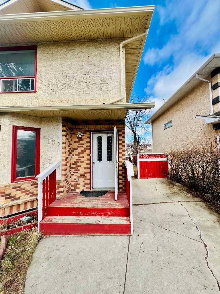 Calgary, AB T3J 2P2,152 Martinview Close NE