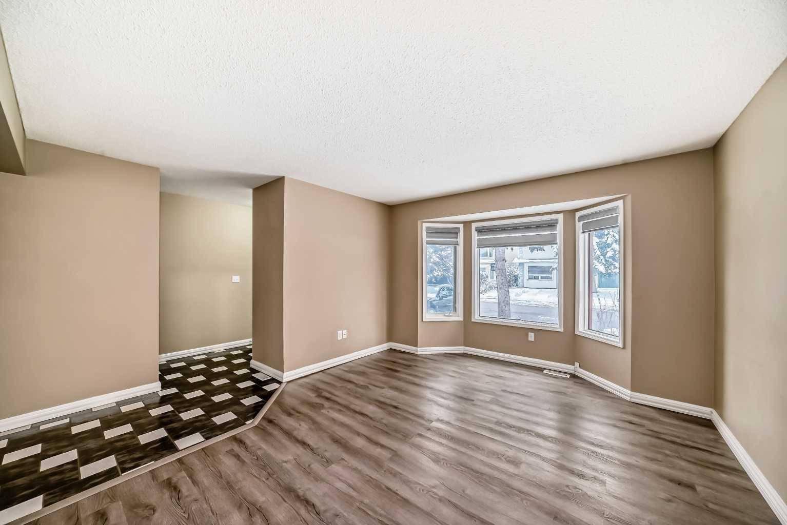 Calgary, AB T3J 2P2,152 Martinview Close NE