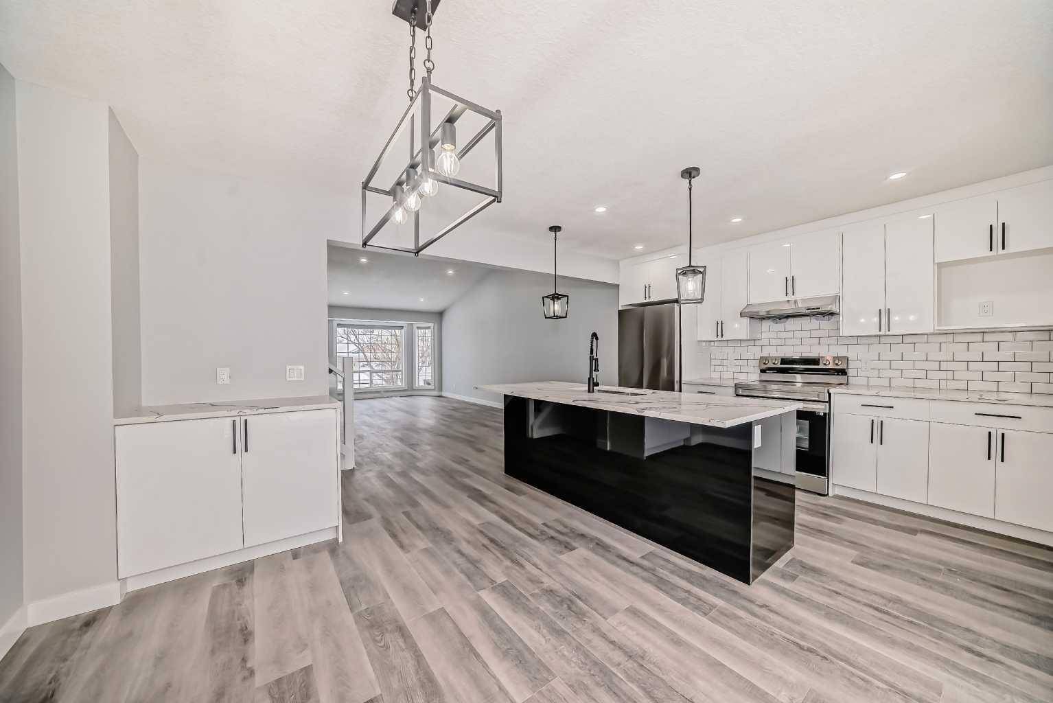 Calgary, AB T3J 3G8,27 Martinwood Mews NE