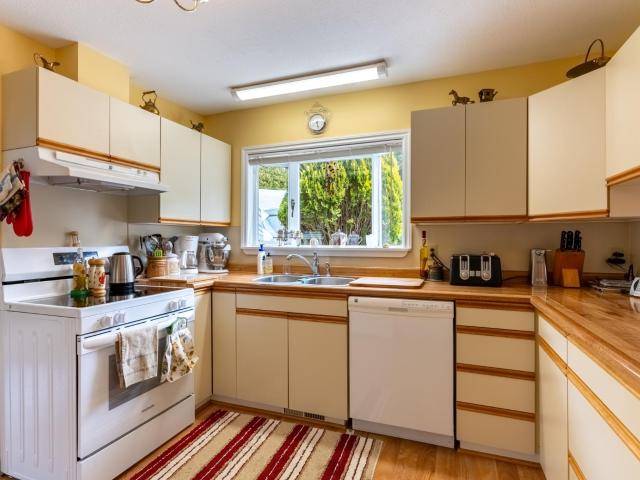 Cache Creek, BC V0K 1H1,4145 MICKEY FRONTAGE ROAD