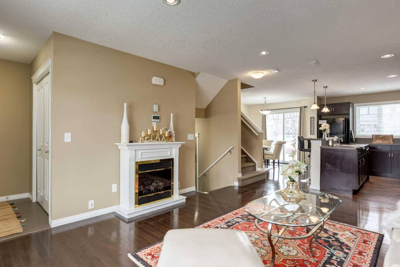 Calgary, AB T2Z 0N5,87 Prestwick Villas SE