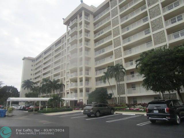 Pompano Beach, FL 33069,3510 Oaks Way  #203