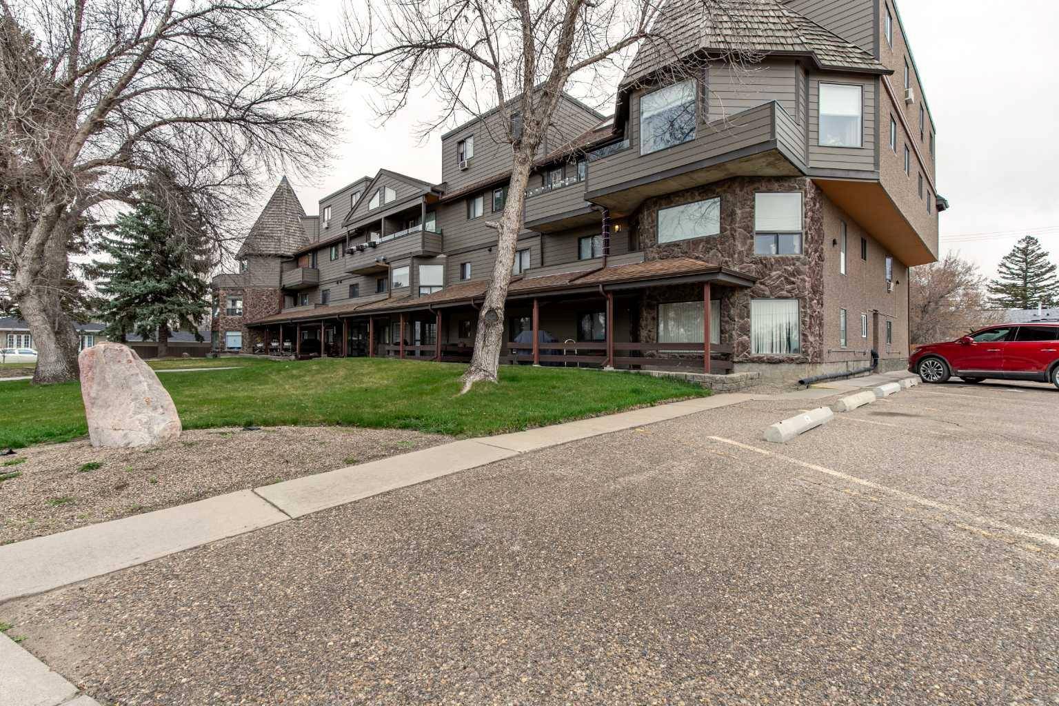 Taber, AB T1G 1P4,5015 51 ST #203