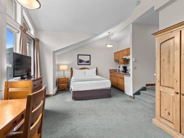 Kamloops, BC V0E 5N0,423 3160 CREEKSIDE WAY