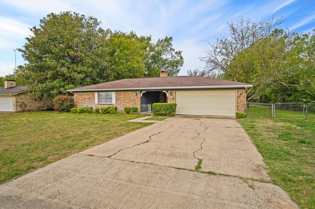 Quinlan, TX 75474,324 N Elm