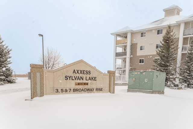 Sylvan Lake, AB T4S 0G9,3 Broadway Rise #108