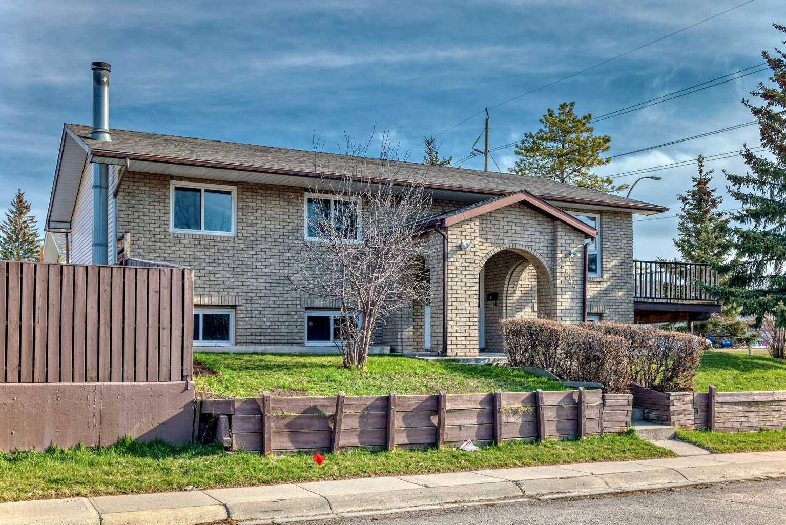 Calgary, AB T1Y 1L7,2044 Pinetree CRES NE