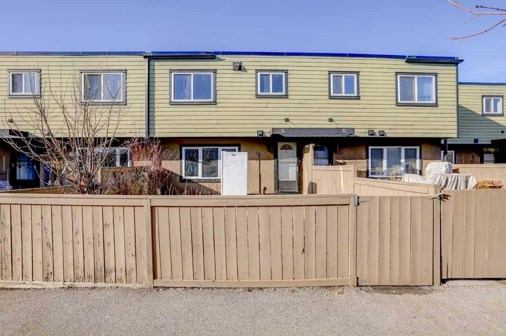 Calgary, AB T3E 3H4,3809 45 ST SW #74