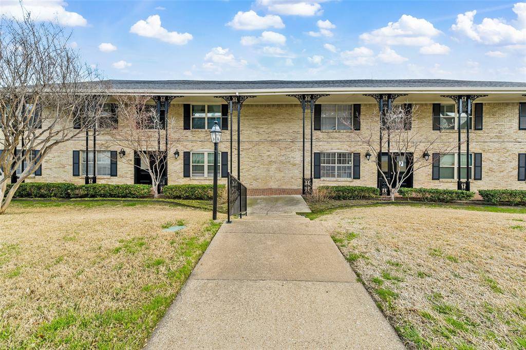 Dallas, TX 75230,7712 Royal Lane #208